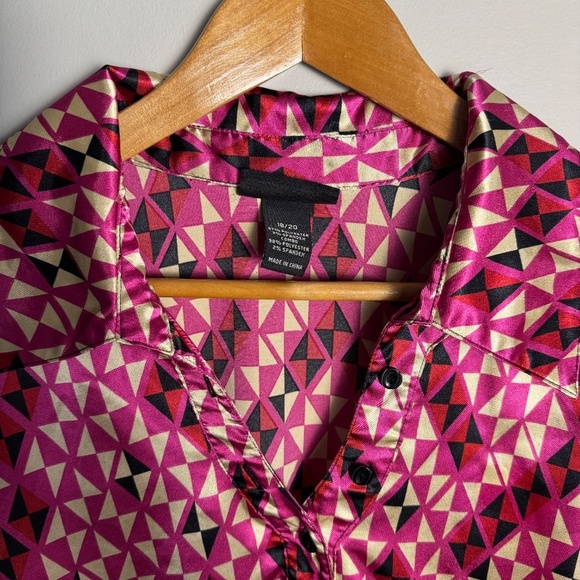 Lane Bryant Women's Geometric 1/2 Button V-Neck Short Sleeve Blouse Size 18/20 - Picture 5 of 11